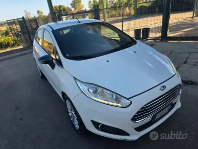 Usata Ford Fiesta 75 CV (55 kW) 2014 Bianco Utilitaria