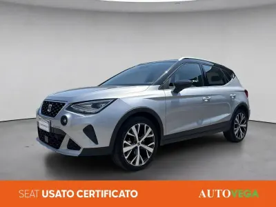 Usata Seat Arona Xperience 110 CV (80 kW) 2023 Grigio pastello SUV