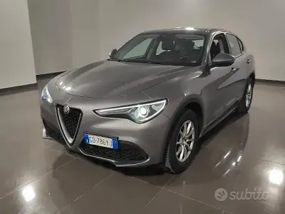 Usado Alfa Romeo Stelvio Sprint 190 CV (139 kW) 2021 Gris SUV
