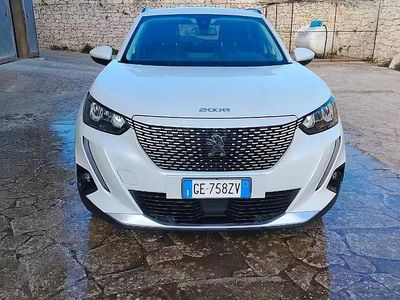 Usata Peugeot 2008 Allure 100 kW (136 CV) 2021 Bianco SUV