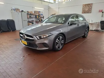 Usata Mercedes A200 Premium 163 CV (119 kW) 2018 Grigio Berlina