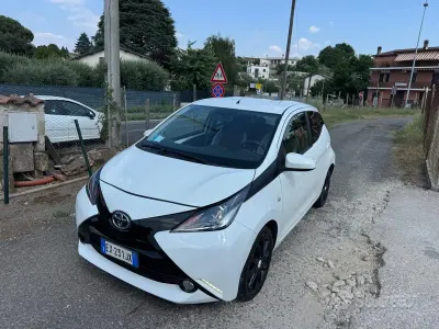 Usata Toyota Aygo X-clusiv 69 CV (50 kW) 2014 Bianco Utilitaria