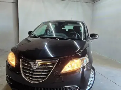 Usata Lancia Ypsilon Silver 69 CV (50 kW) 2014 Nero Utilitaria