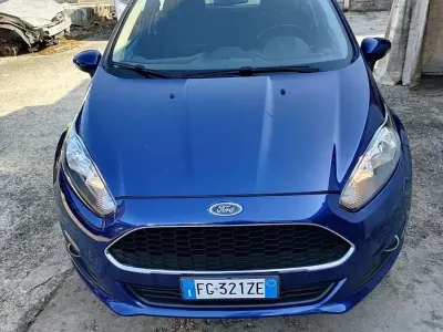 Usata Ford Fiesta Business Edition 82 CV (60 kW) 2017 Blu Utilitaria