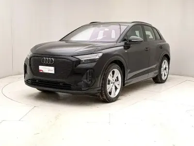 Käytetty Audi Q4 e-tron Ambiente 210 kW (286 HP) 2024 Musta Katumaasturi