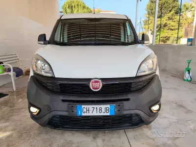 Usata Fiat Doblò 105 CV (77 kW) 2021 Bianco Monovolume