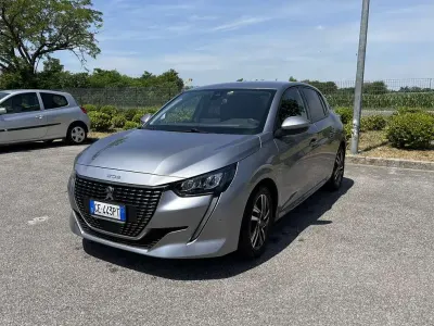 Usata Peugeot 208 Allure 101 CV (74 kW) 2021 Grigio Utilitaria