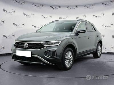 Grigio scuro Usata 2024 VW T-Roc Life SUV | 21.800 € (Ottimo prezzo)