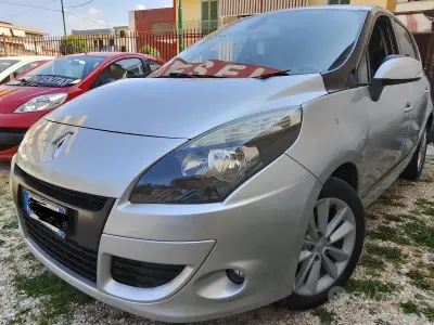 Usata Renault Scénic III 110 CV (80 kW) 2012 Grigio Monovolume