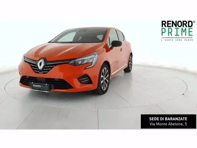 Usata Renault Clio Techno 145 CV (106 kW) 2023 Arancione Utilitaria