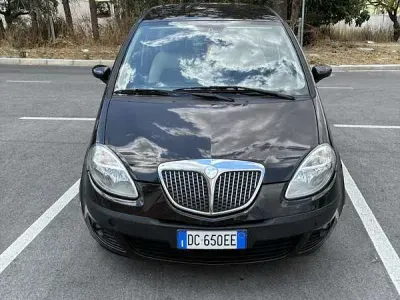 Usata Lancia Musa 95 CV (69 kW) 2006 Marrone Monovolume