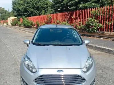 Usata Ford Fiesta Titanium 100 CV (73 kW) 2014 Grigio Utilitaria