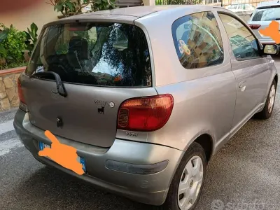 Second-hand Toyota Yaris 65 CP (47 kW) 2003 Gri Hatchback