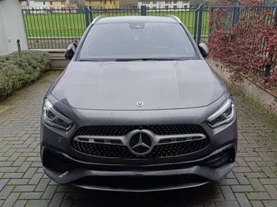 Usata Mercedes GLA200 Executive 163 CV (119 kW) 2020 Grigio SUV