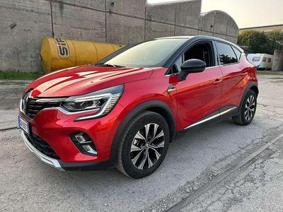 Usata Renault Captur Techno 143 CV (105 kW) 2023 Rosso SUV