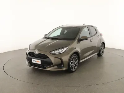 Usata Toyota Yaris Lounge 131 CV (96 kW) 2024 Oro Utilitaria