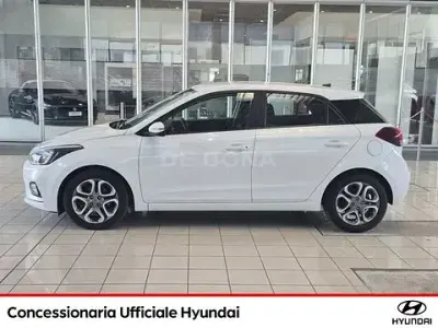 Begagnad Hyundai i20 Edition 101 HK (74 kW) 2018 Vit Minibuss