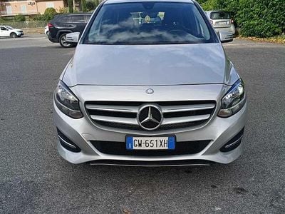 Usata Mercedes B200 136 CV (100 kW) 2015 Argento Monovolume