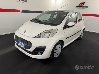Usata Peugeot 107 Active 68 CV (50 kW) 2013 Bianco Utilitaria