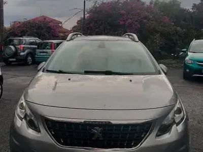 Usata Peugeot 2008 Allure 100 CV (73 kW) 2017 Grigio SUV