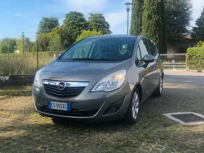 Usata Opel Meriva Cosmo 95 CV (69 kW) 2014 Marrone Monovolume