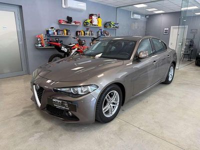Usata Alfa Romeo Giulia Business 180 CV (132 kW) 2018 Grigio Berlina