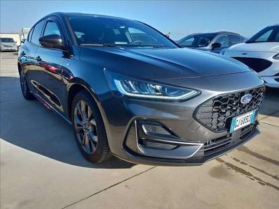 Grigio Usata 2023 Ford Focus ST-Line Berlina | 20.900 € (Buon prezzo)