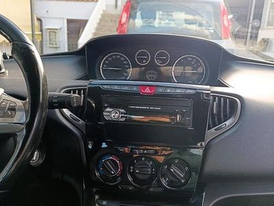 Usata Lancia Ypsilon 69 CV (50 kW) 2011 Bianco Utilitaria