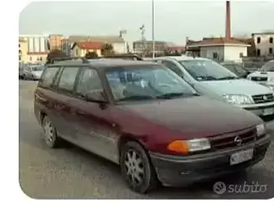 Usata Opel Corsa 90 CV (66 kW) 1999 Rosso Station wagon
