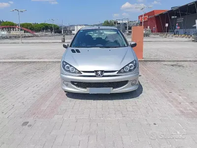 Usata Peugeot 206 68 CV (50 kW) 2005 Grigio Berlina
