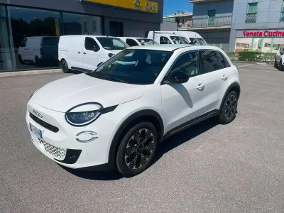 Usata Fiat 600 La Prima 101 CV (74 kW) 2025 Bianco gelato pastello SUV