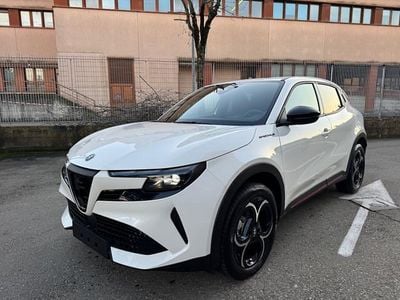 Nuova Alfa Romeo Junior Edizione Speciale 145 CV (106 kW) 2025 Bianco pastello SUV