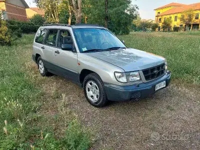 Usata Subaru Forester 122 CV (89 kW) 1998 Grigio SUV
