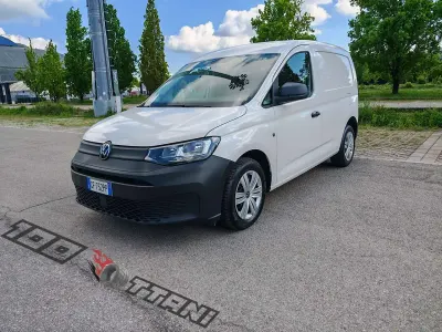 Usata VW Caddy 75 CV (55 kW) 2022 Bianco Monovolume