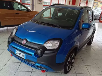 Usata Fiat Panda Cross Cross 69 CV (50 kW) 2023 Blu/azzurro Utilitaria