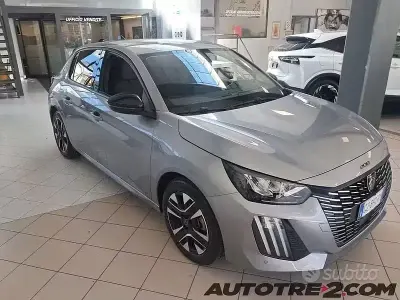 Usata Peugeot 208 Allure 101 CV (74 kW) 2025 Grigio Utilitaria