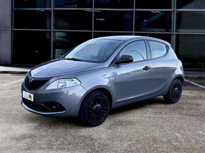 Usata Lancia Ypsilon Gold 70 CV (51 kW) 2021 Grigio Utilitaria