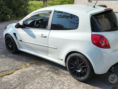 Käytetty Renault Clio II R.S. 200 HP (147 kW) 2009 Valkoinen Sedan