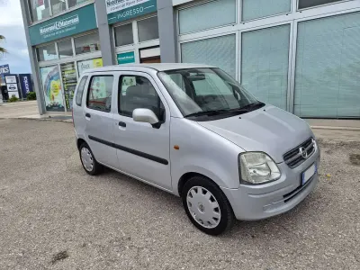 Usata Opel Agila Njoy 75 CV (55 kW) 2003 Argento Monovolume