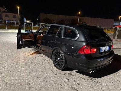 Begagnad BMW 330 245 HK (180 kW) 2006 Svart Sedan