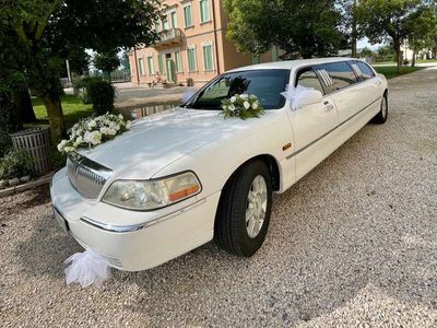 usata Lincoln Town Car limousine allestimento royale