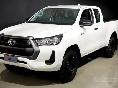 Usata Toyota HiLux 150 CV (110 kW) 2021 Bianco Pick-up