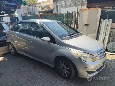 Usata Mercedes B180 109 CV (80 kW) 2008 Marrone Monovolume
