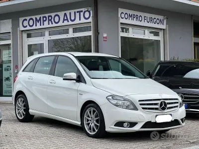Usata Mercedes B200 Premium 136 CV (100 kW) 2012 Bianco Utilitaria