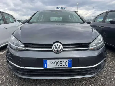 Begagnad VW Golf VII Business 125 HK (91 kW) 2018 Grå Sedan