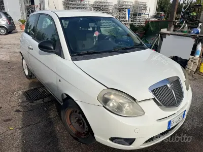 Usata Lancia Ypsilon 75 CV (55 kW) 2011 Bianco Utilitaria