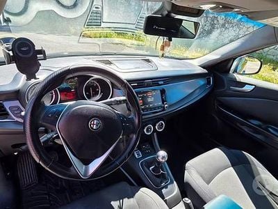 Second-hand Alfa Romeo Giulietta Business 120 CP (88 kW) 2015 Negru Hatchback