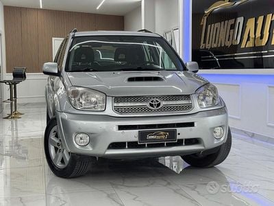 Usata Toyota RAV4 116 CV (85 kW) 2005 Grigio SUV