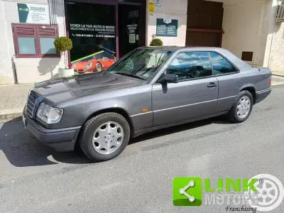 Usata Mercedes E200 136 CV (100 kW) 1995 Grigio Coupé