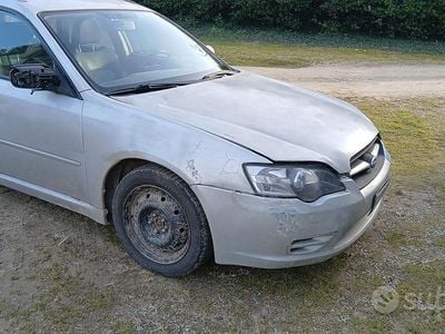 Usata Subaru Legacy 2005 Grigio Station wagon